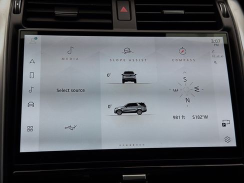 Used 2024 Land Rover Discovery S image 9
