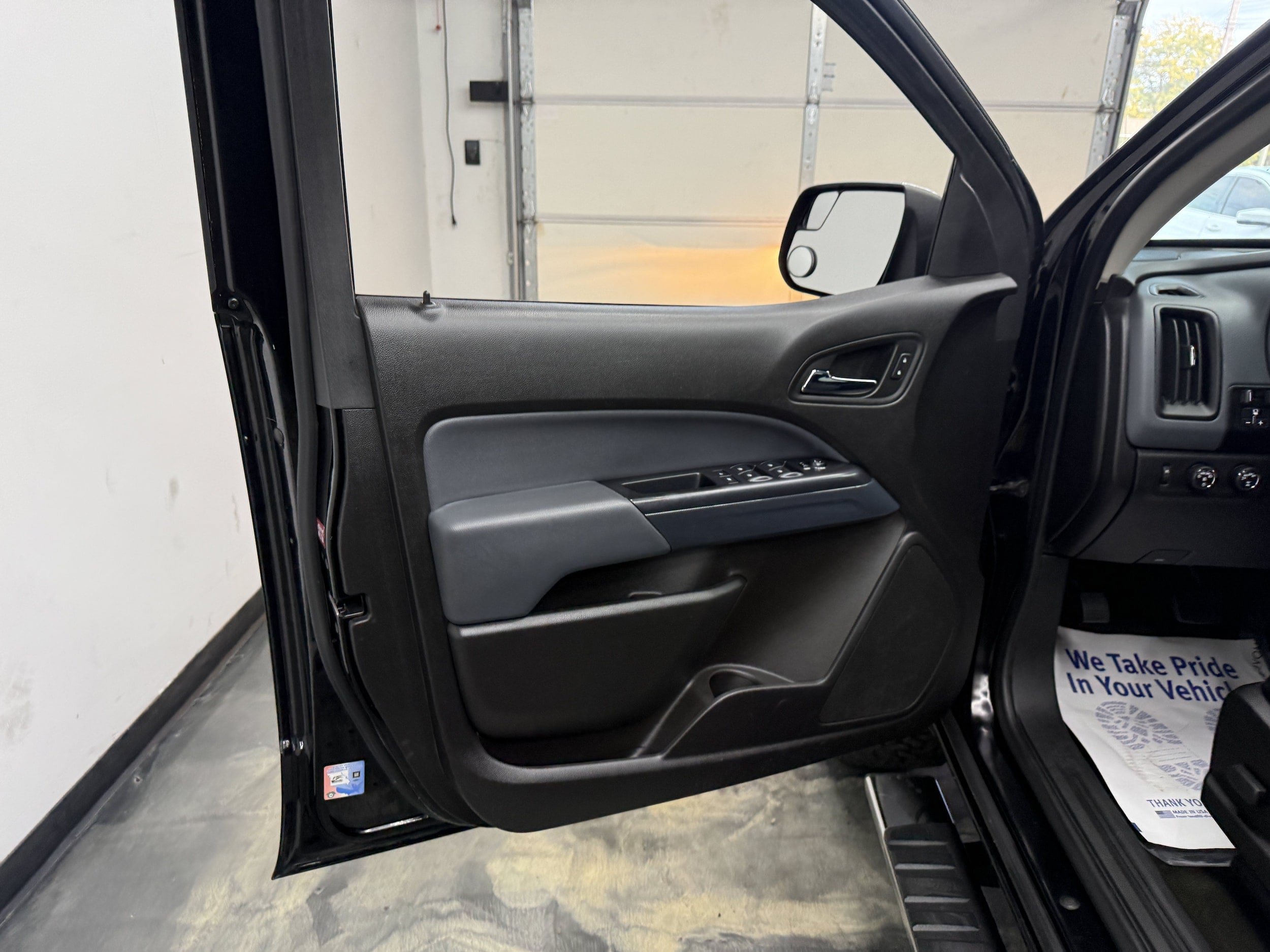 Used 2017 Chevrolet Colorado Z71 AWD/4WD image 9