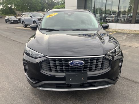 Certified 2025 Ford Escape Platinum AWD/4WD image 2