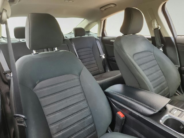 Used 2019 Ford Fusion SE FWD image 22