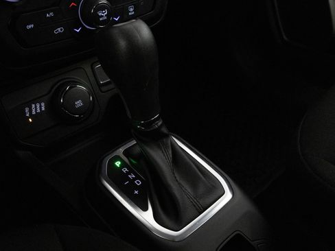 Used 2023 Jeep Renegade Latitude image 25