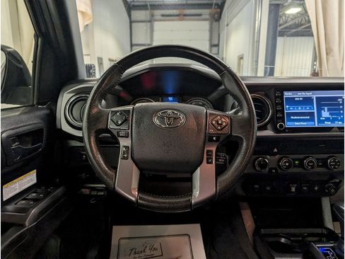 Used 2020 Toyota Tacoma TRD Off-Road image 12