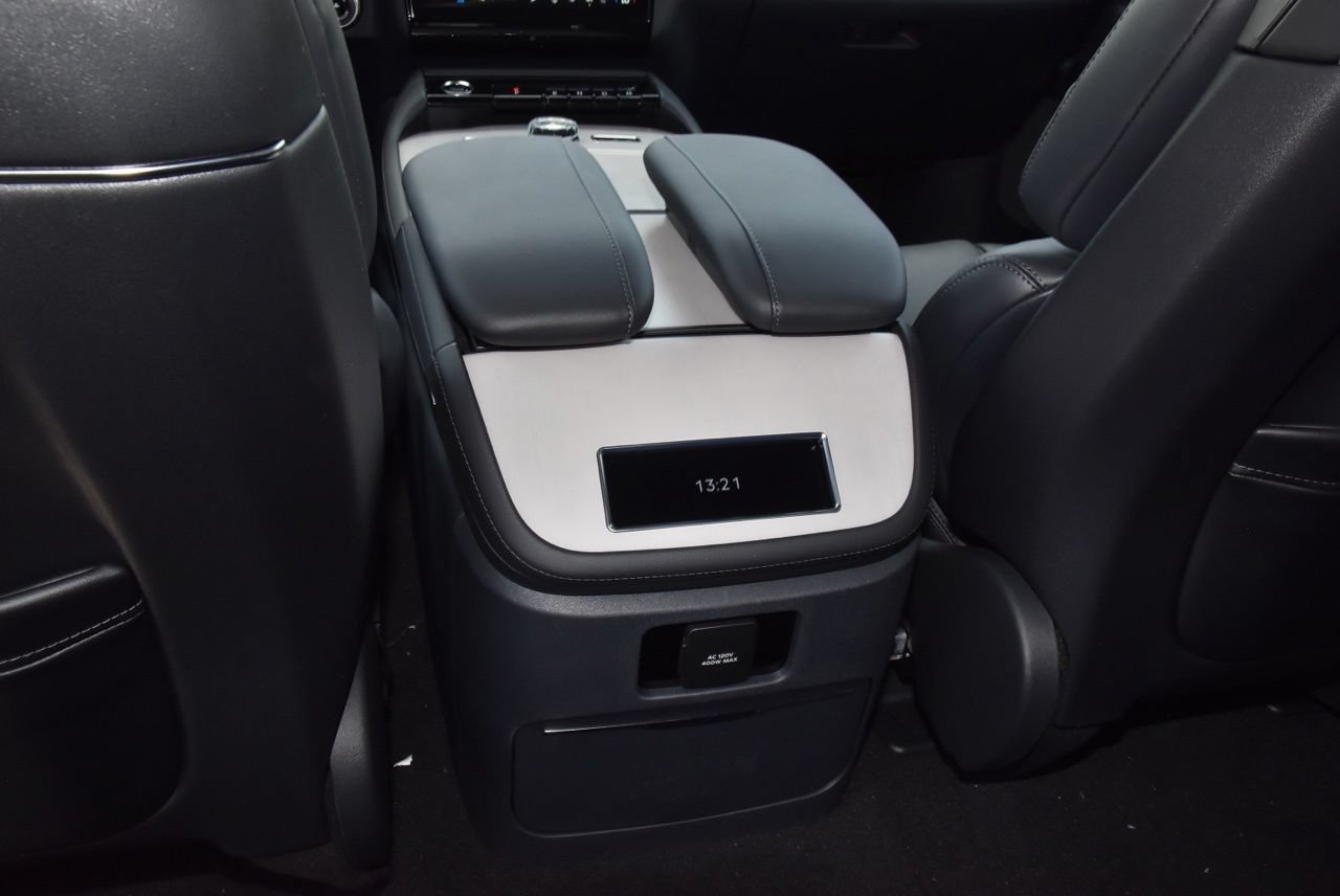 New 2027 Lincoln Navigator Reserve w/ Jet Appearance Package AWD/4WD image 19
