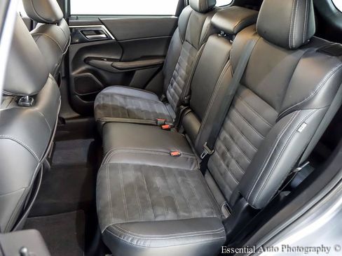 Used 2022 Mitsubishi Outlander SE AWD/4WD image 16