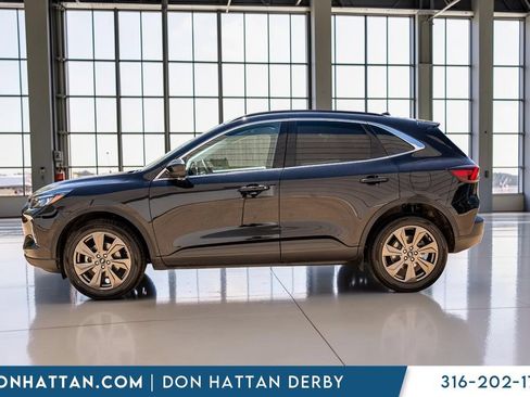 Used 2023 Ford Escape Platinum AWD/4WD image 2