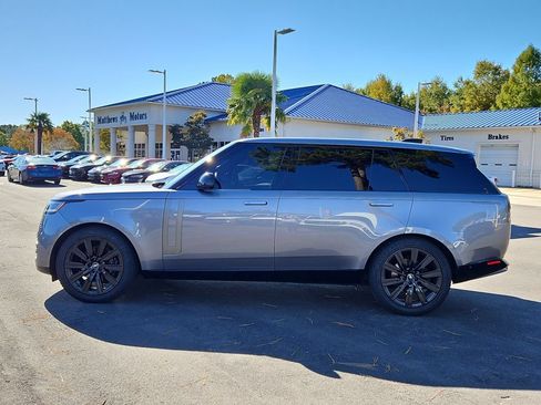 Used 2023 Land Rover Range Rover Long Wheelbase SE AWD/4WD image 4