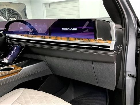 Used 2025 Cadillac Escalade Sport Platinum w/ LPO, ONYX Package AWD/4WD image 20