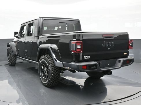 Used 2024 Jeep Gladiator Sport image 4