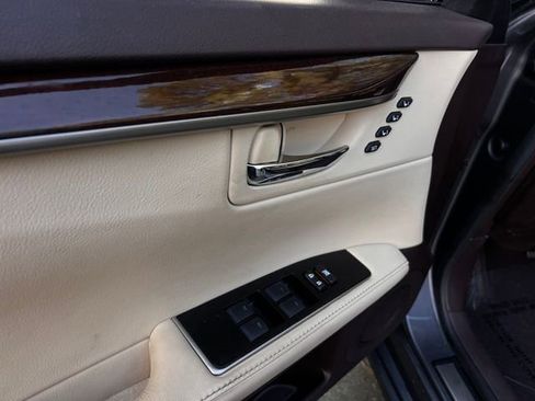 Used 2017 Lexus ES 350 w/ Premium Package FWD image 11