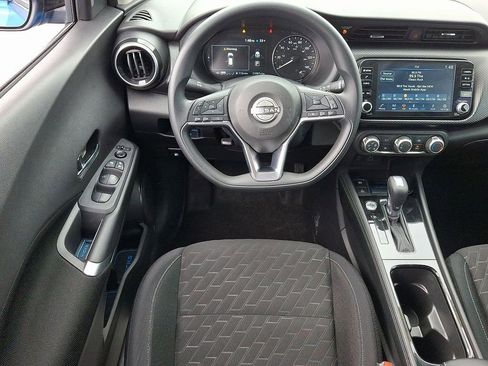 Used 2024 Nissan Kicks SV image 12