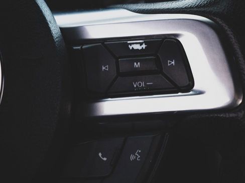 Used 2016 Ford Mustang Coupe image 12