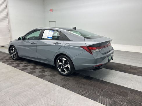 Used 2023 Hyundai Elantra SEL w/ Convenience Package FWD image 3