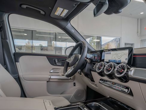New 2026 Mercedes-Benz GLB 250 4MATIC image 18