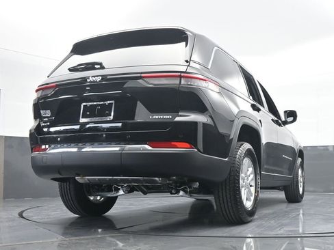 Used 2025 Jeep Grand Cherokee Laredo AWD/4WD image 53