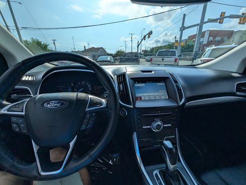 Used 2018 Ford Edge Titanium w/ Technology Package AWD/4WD image 21