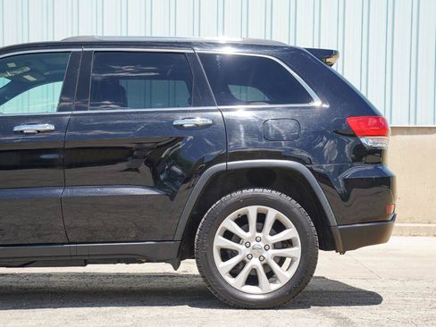 Used 2017 Jeep Grand Cherokee Limited AWD/4WD image 10