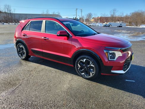 Used 2024 Kia Niro Wave w/ Wave Preserve Package image 3