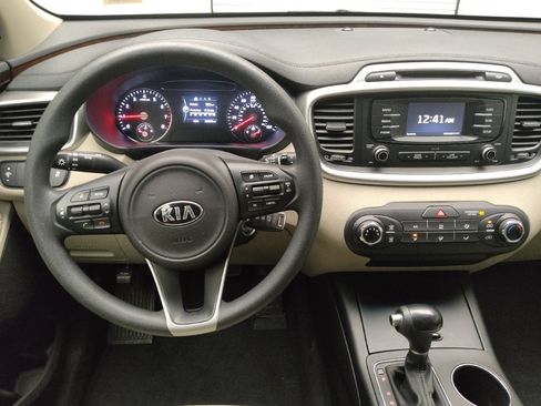 Used 2017 Kia Sorento AWD image 22