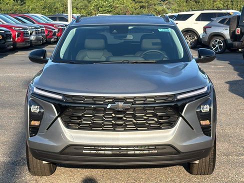 New 2026 Chevrolet Trax LT w/ Driver Confidence Package FWD image 2