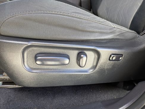 Used 2021 Toyota Tacoma TRD Off-Road w/ Technology Package image 12