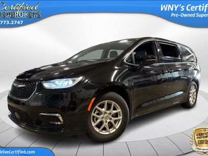 Used 2025 Chrysler Pacifica Select