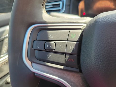 Used 2025 Jeep Wagoneer 4WD image 19