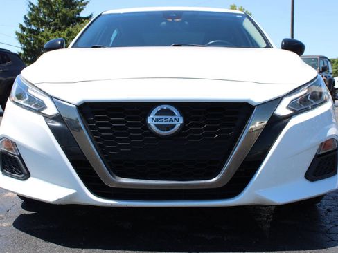 Used 2020 Nissan Altima 2.5 SR FWD image 2