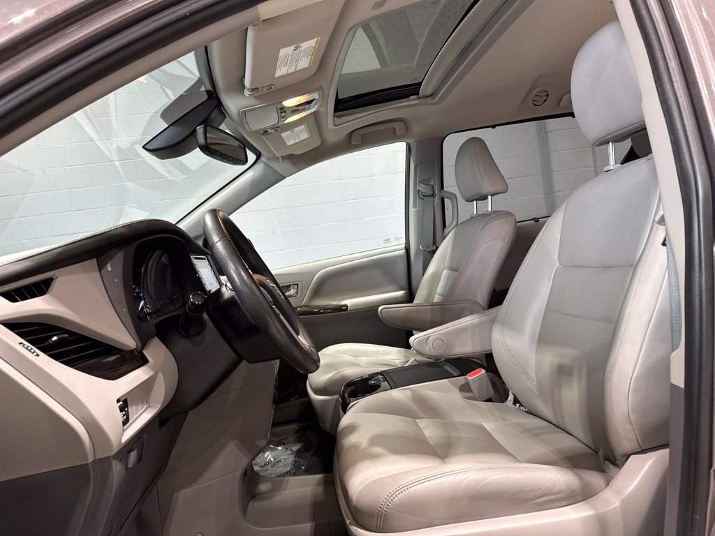 Used 2020 Toyota Sienna XLE w/ Protection Package FWD image 14