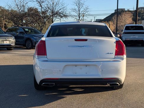 Used 2015 Chrysler 300 Limited w/ Driver Convenience Group image 4