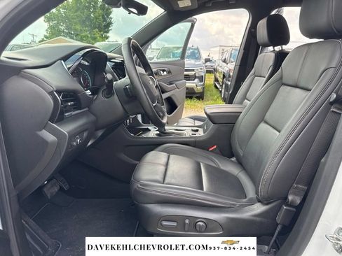 Used 2023 Chevrolet Traverse RS FWD image 16