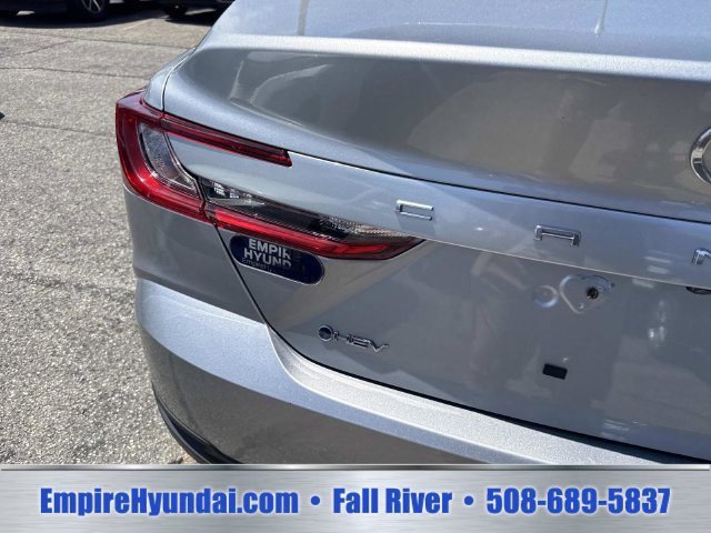 Used 2025 Toyota Camry LE FWD image 5