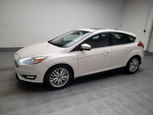 Used 2018 Ford Focus Titanium w/ Titanium Technology Package FWD image 2