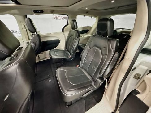 Used 2020 Chrysler Pacifica Limited FWD image 25