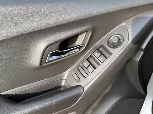 Used 2022 Chevrolet Trax LS w/ Tint and Cruise Package image 18