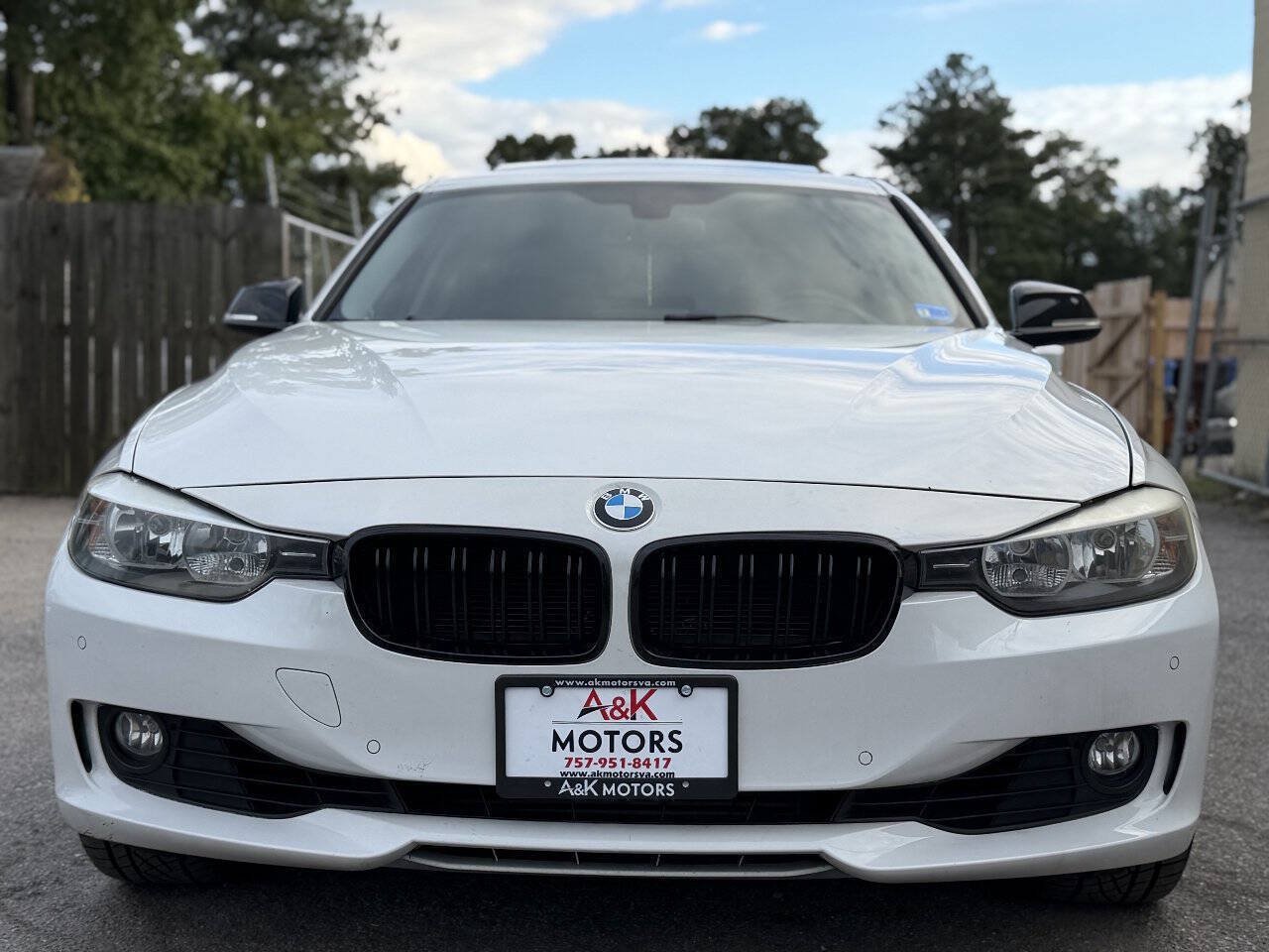 Used 2015 BMW 328i xDrive Sedan AWD/4WD image 3