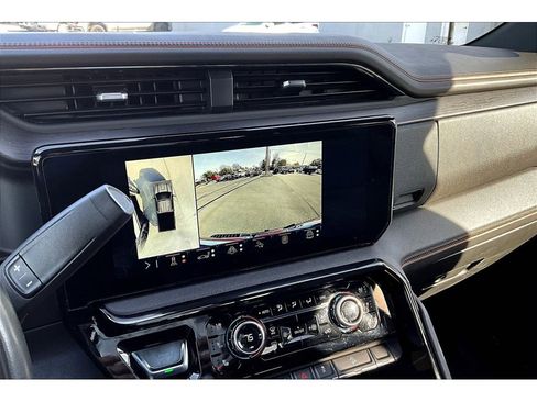 Used 2024 GMC Sierra 2500 AT4 w/ AT4 Premium Plus Package image 15