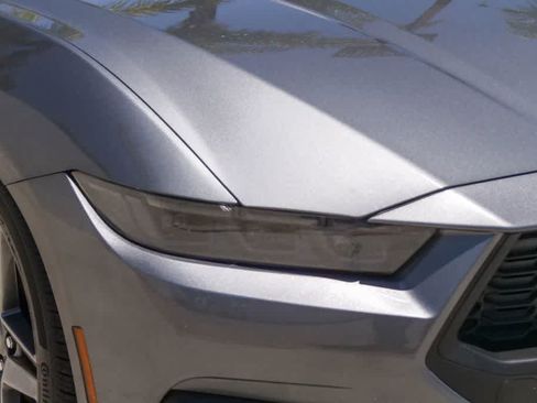 Used 2025 Ford Mustang Convertible RWD image 4