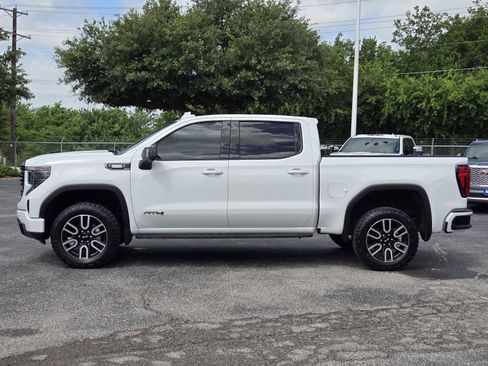 Used 2024 GMC Sierra 1500 AT4 w/ Technology Package AWD/4WD image 4