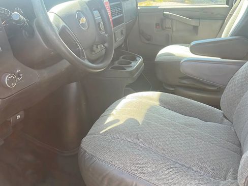 Used 2016 Chevrolet Express 3500 RWD image 7