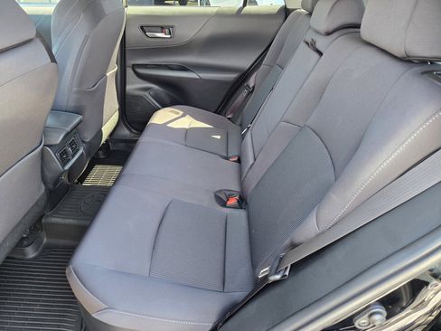 Used 2023 Toyota Venza LE AWD/4WD image 11