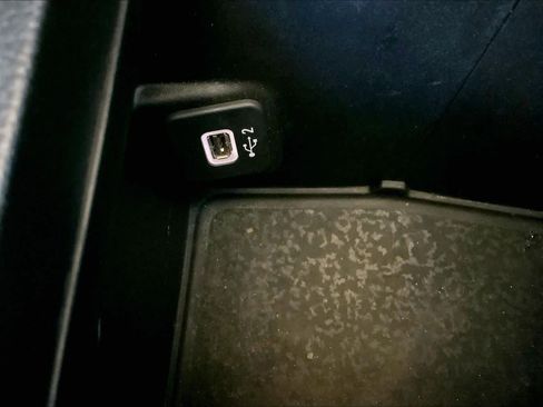 Used 2023 Jeep Wrangler Sahara image 35