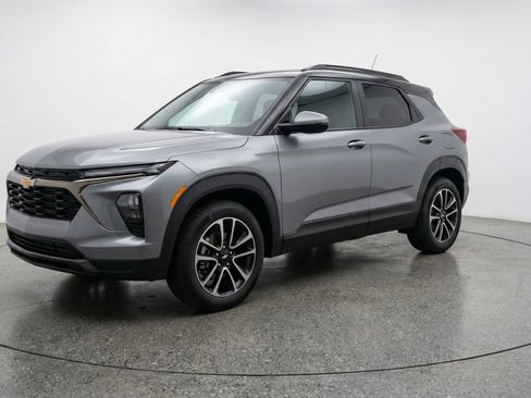 Used 2025 Chevrolet TrailBlazer LT image 3