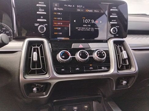 Used 2023 Kia Sorento LX image 18