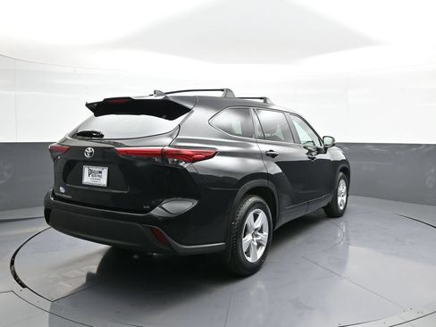 Certified 2023 Toyota Highlander LE FWD image 6