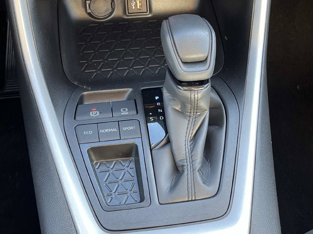 Used 2025 Toyota RAV4 XLE FWD image 14