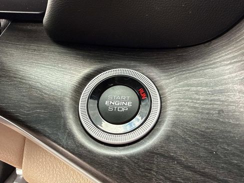 Used 2023 Jeep Grand Cherokee Limited w/ Luxury Tech Group II RWD image 36