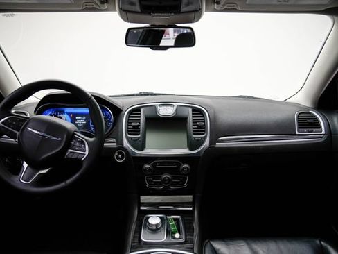 Used 2016 Chrysler 300 Limited RWD image 18