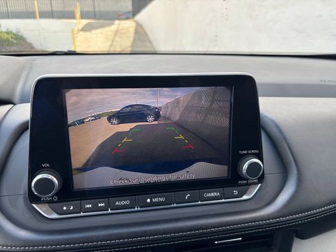 Used 2025 Nissan Rogue SV FWD image 25