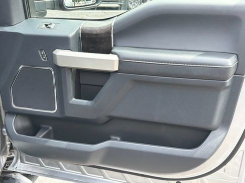 Used 2022 Ford F250 Lariat w/ Lariat Ultimate Package AWD/4WD image 16