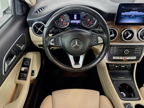 Used 2018 Mercedes-Benz GLA 250 image 16